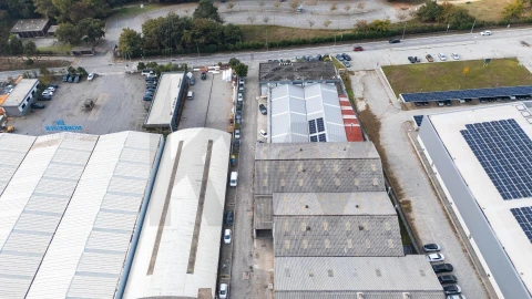 Armazém para Arrendamento em Castêlo da Maia