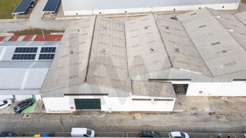 Armazém para Arrendamento em Castêlo da Maia