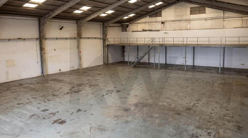 Armazém para Arrendamento em Castêlo da Maia
