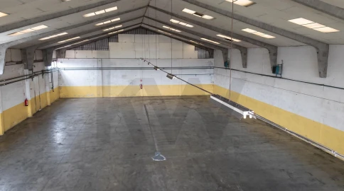 Armazém para Arrendamento em Castêlo da Maia