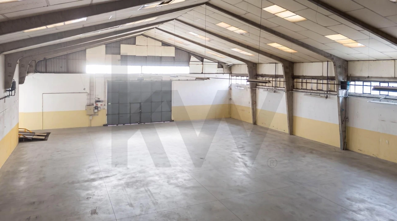 Armazém para Arrendamento em Castêlo da Maia Foto 8