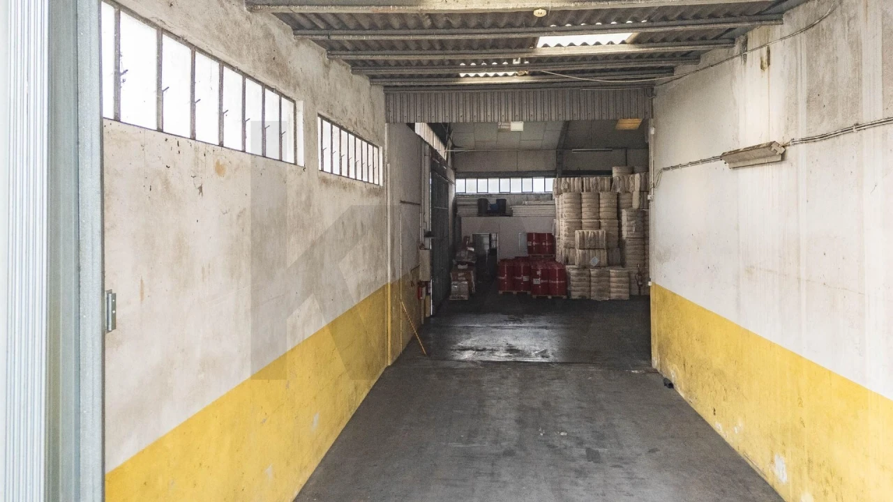Armazém para Arrendamento em Castêlo da Maia Foto 11