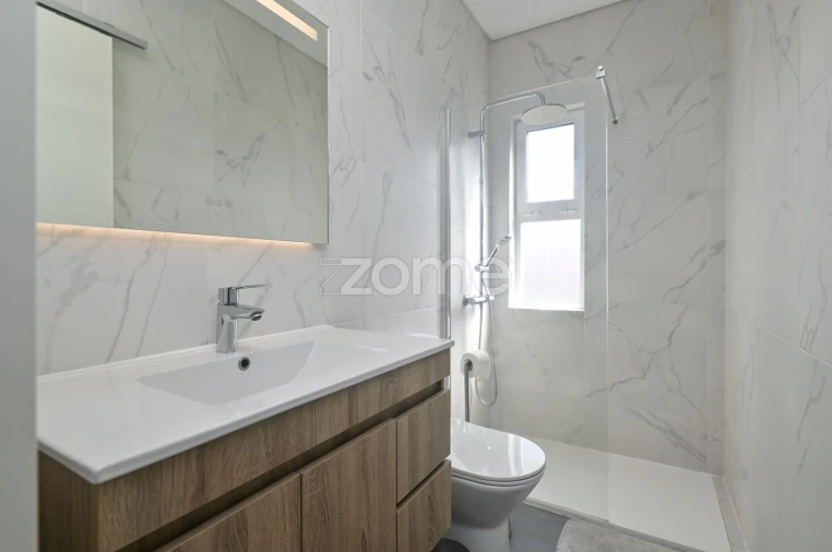 Apartamento T2 para Venda em Pontinha e Famões Foto 14