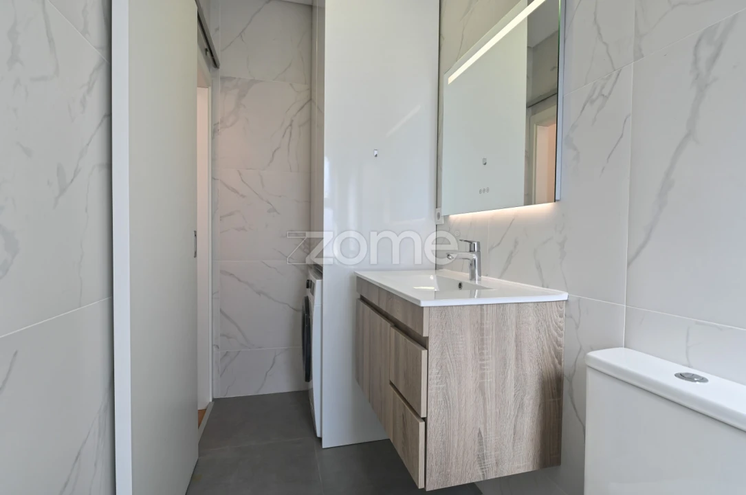 Apartamento T2 para Venda em Pontinha e Famões Foto 15
