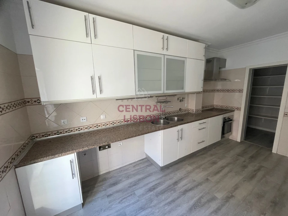 Apartamento T3 para Venda em Quinta do Conde Foto 1