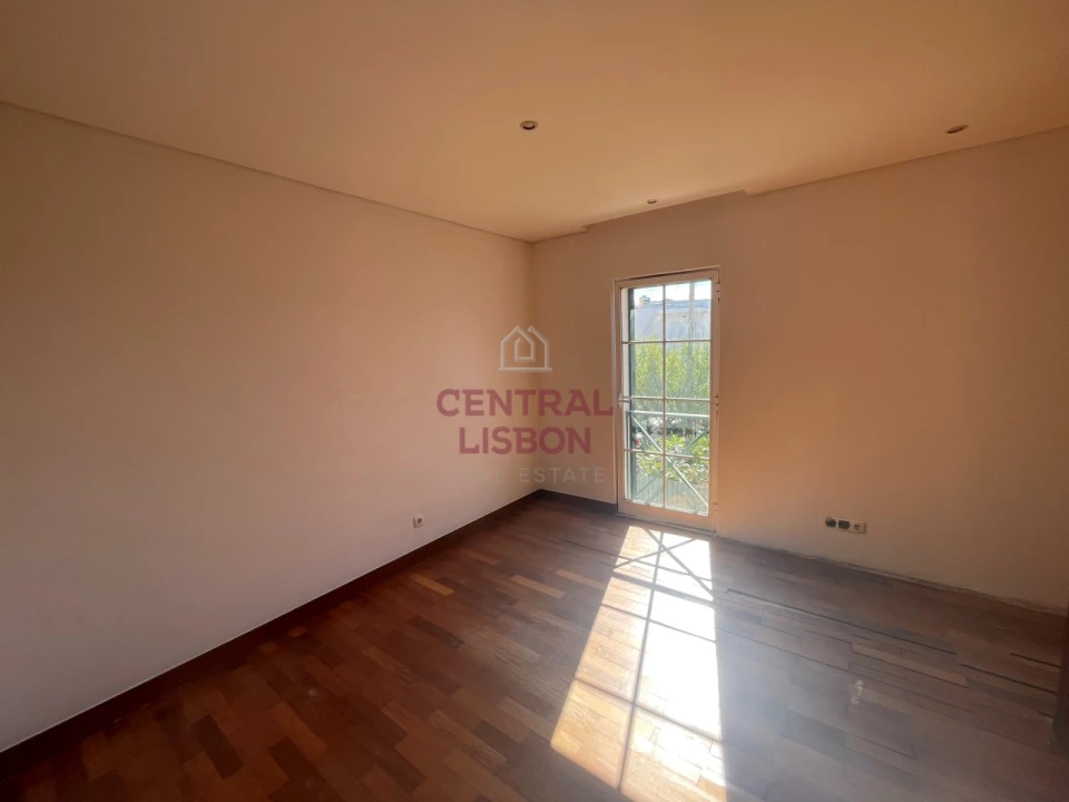 Moradia T4 para Venda em Alcabideche Foto 36