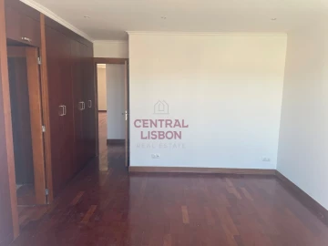 Moradia T4 para Venda em Alcabideche