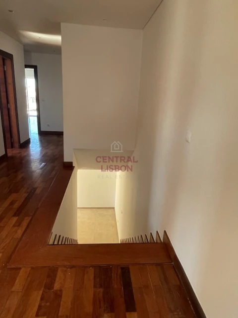 Moradia T4 para Venda em Alcabideche