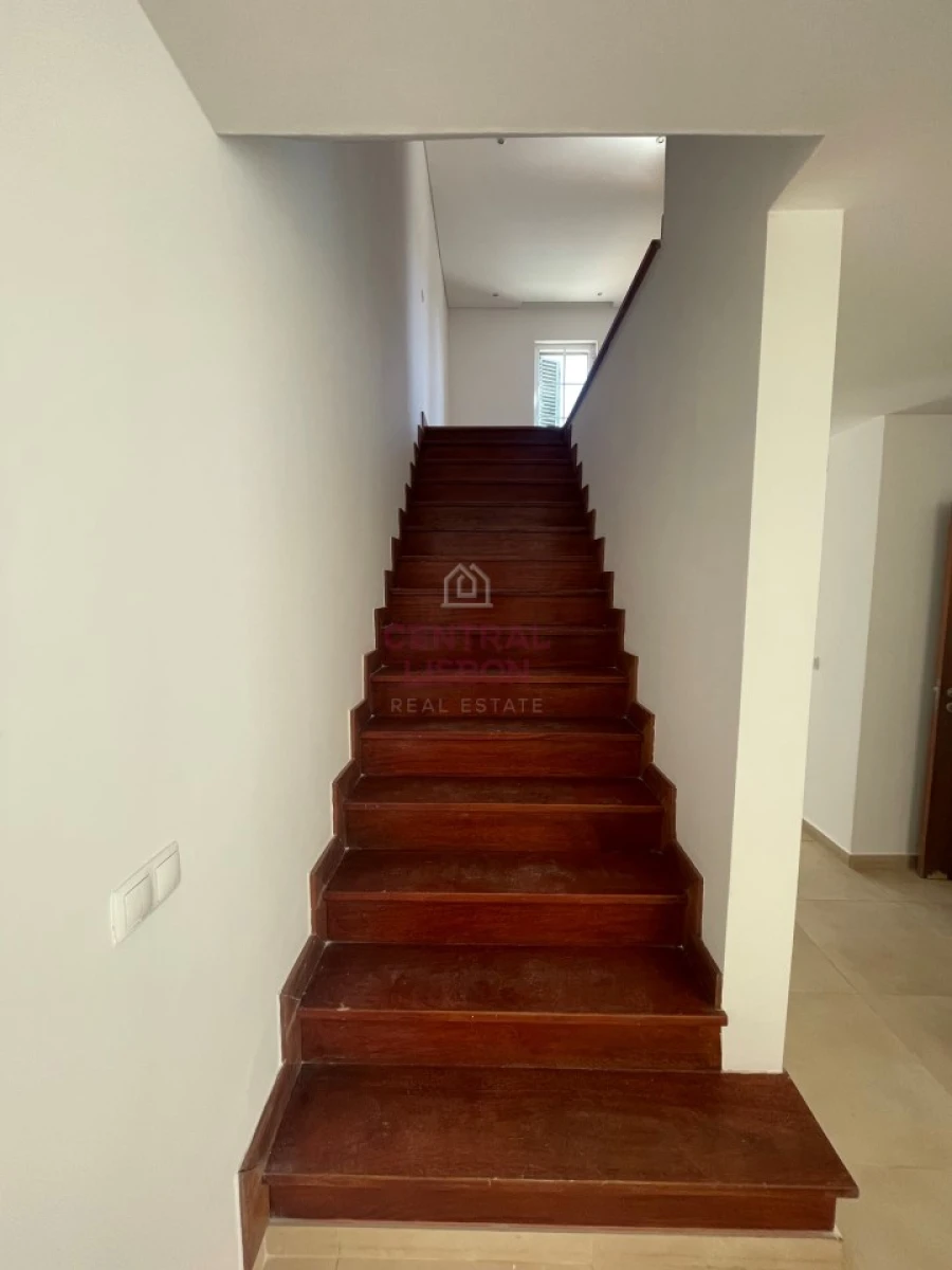 Moradia T4 para Venda em Alcabideche Foto 17