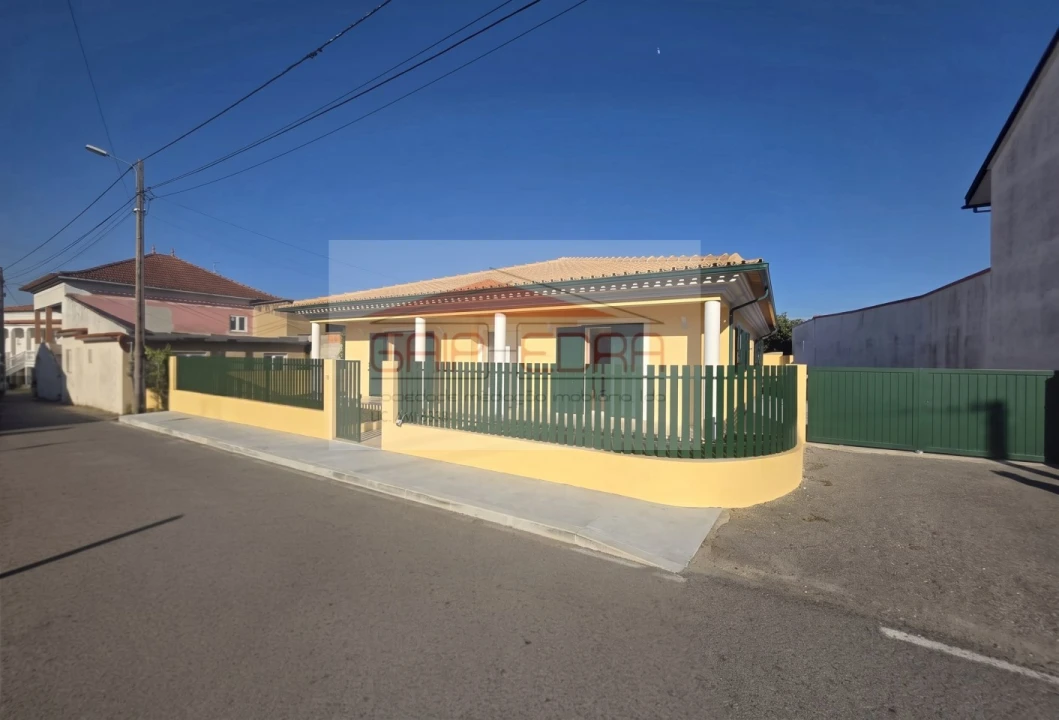 Moradia T3 para Venda em Oliveira do Bairro Foto 1