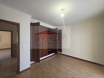 Moradia T3 para Venda em Oliveira do Bairro