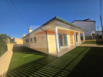 Moradia T3 para Venda em Oliveira do Bairro
