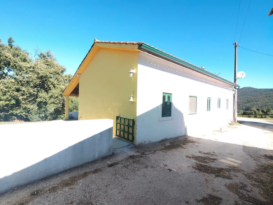Moradia T2 para Venda em Maçãs de D. Maria Foto 1