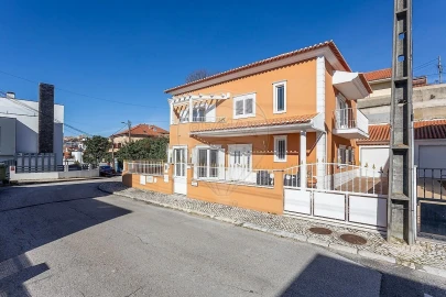 Moradia T5 para Venda em Pontinha e Famões