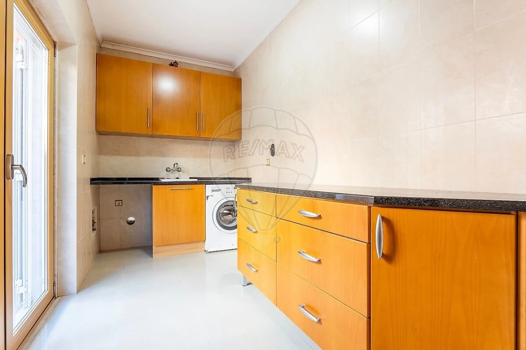 Moradia T5 para Venda em Pontinha e Famões Foto 26