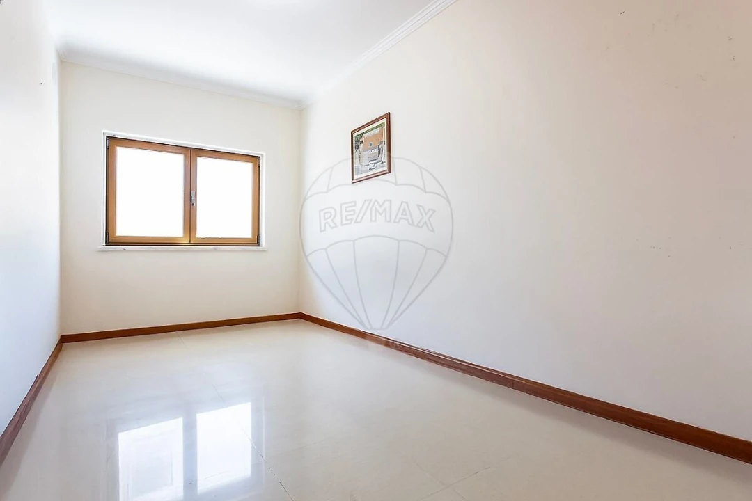 Moradia T5 para Venda em Pontinha e Famões Foto 19