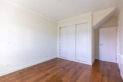Moradia T5 para Venda em São João das Lampas e Terrugem