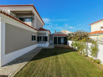 Moradia T5 para Venda em São João das Lampas e Terrugem