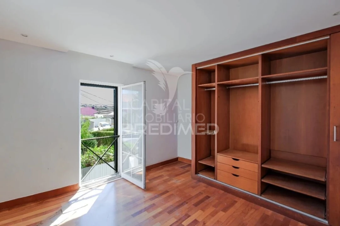 Moradia T4 para Venda em Alcabideche Foto 24