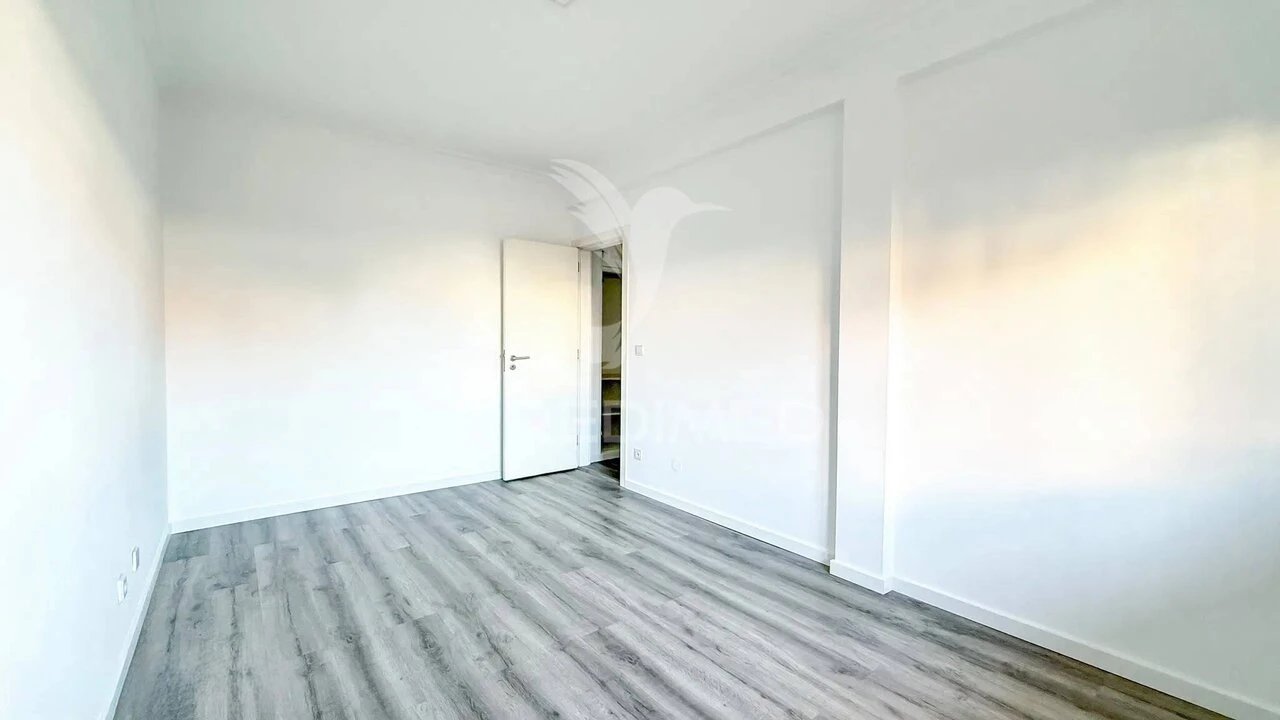 Apartamento T3 para Venda em Quinta do Conde Foto 21