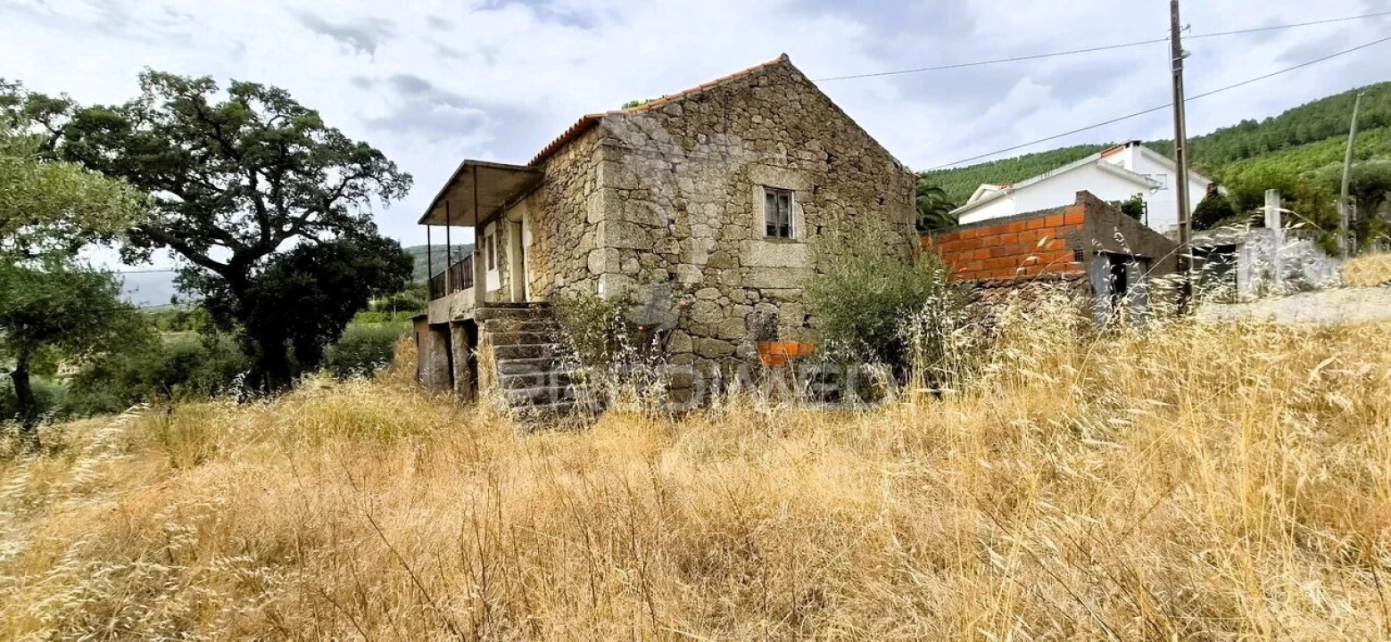 Moradia T2 para Venda em Vale de Prazeres e Mata da Rainha Foto 1