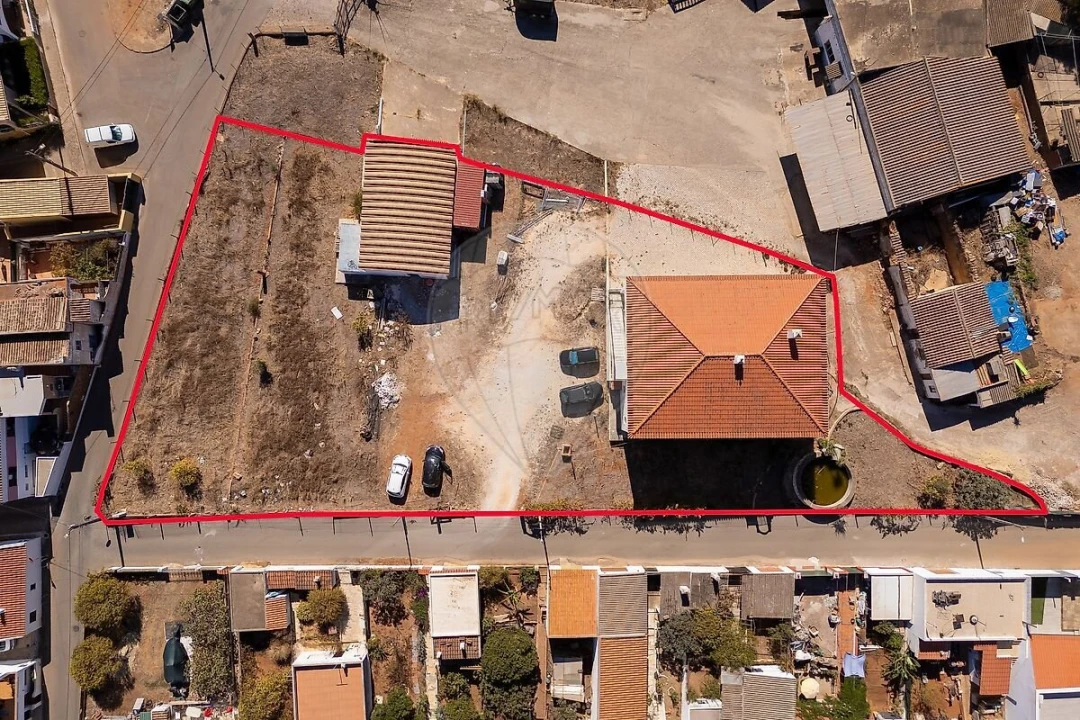 Moradia T4 para Venda em Lagos (São Sebastião e Santa Maria) Foto 1