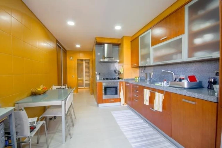 Apartamento T2 para Venda em Quarteira Foto 4