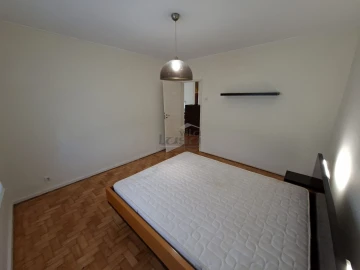 Apartamento T4 para Arrendamento em Mafamude e Vilar do Paraíso