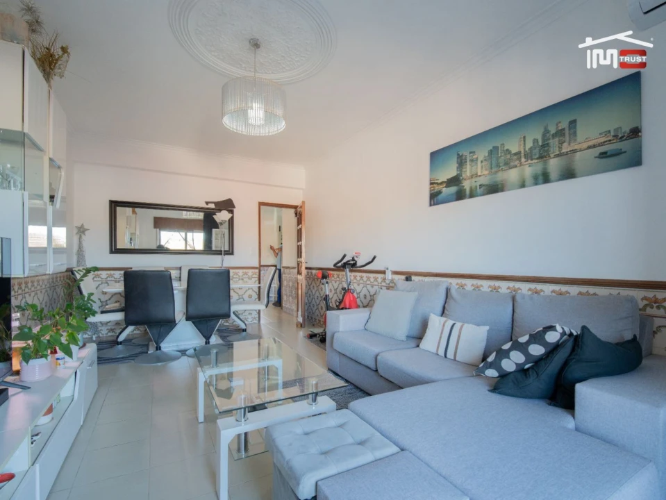 Apartamento T2 para Venda em Queluz e Belas Foto 3