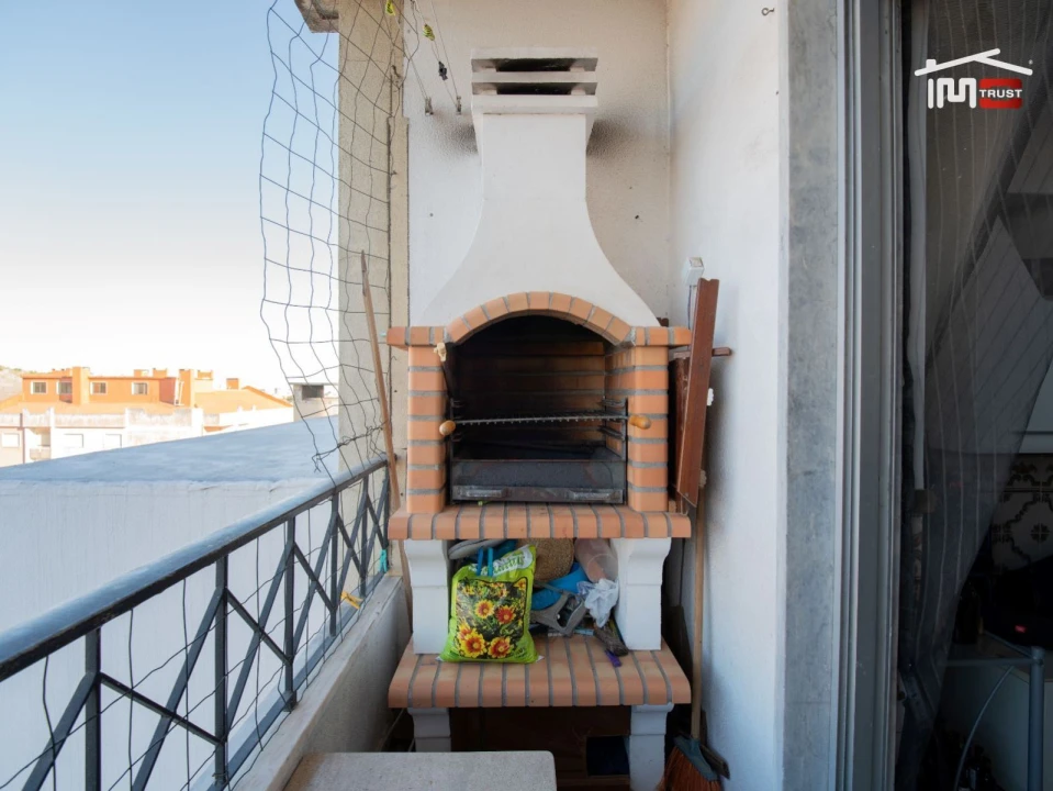 Apartamento T2 para Venda em Queluz e Belas Foto 4