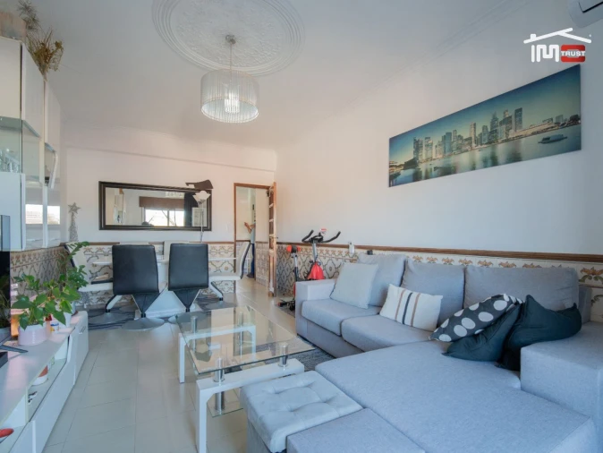 Apartamento T2 para Venda em Queluz e Belas Foto 3