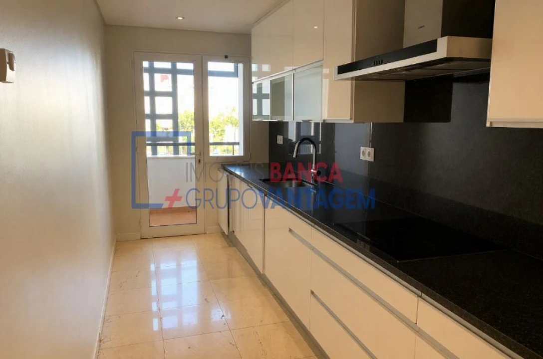 Apartamento T2 para Venda em Quarteira Foto 16