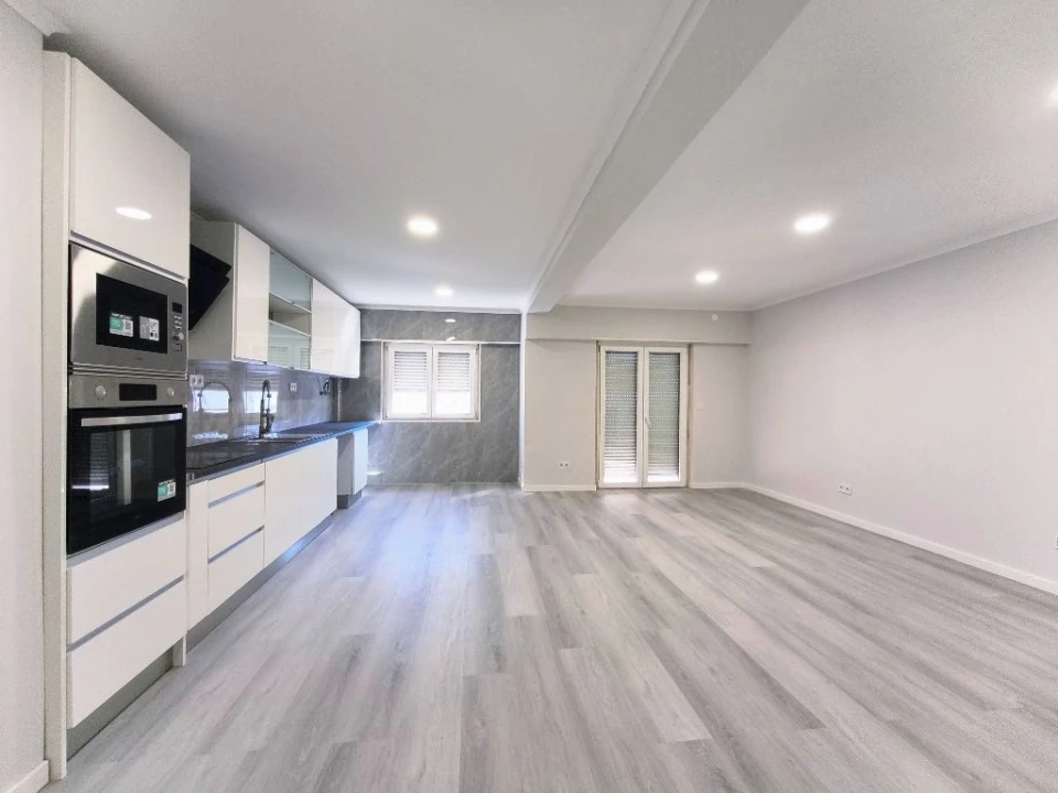 Apartamento T4 para Venda em Amora Foto 4