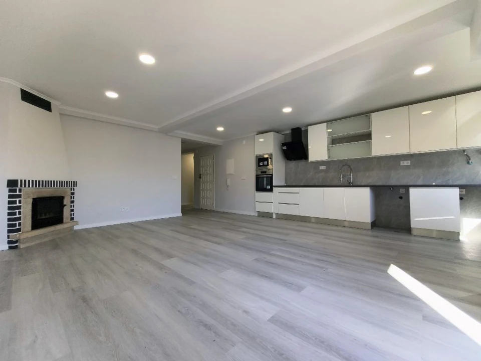Apartamento T4 para Venda em Amora Foto 6