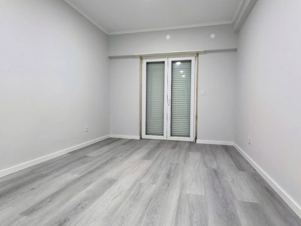 Apartamento T4 para Venda em Amora Foto 12