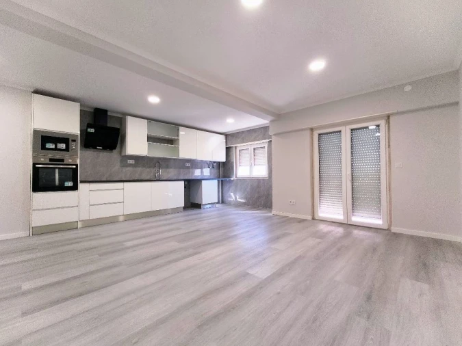 Apartamento T4 para Venda em Amora Foto 5