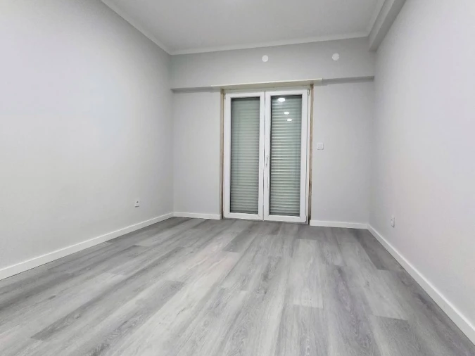 Apartamento T4 para Venda em Amora Foto 12