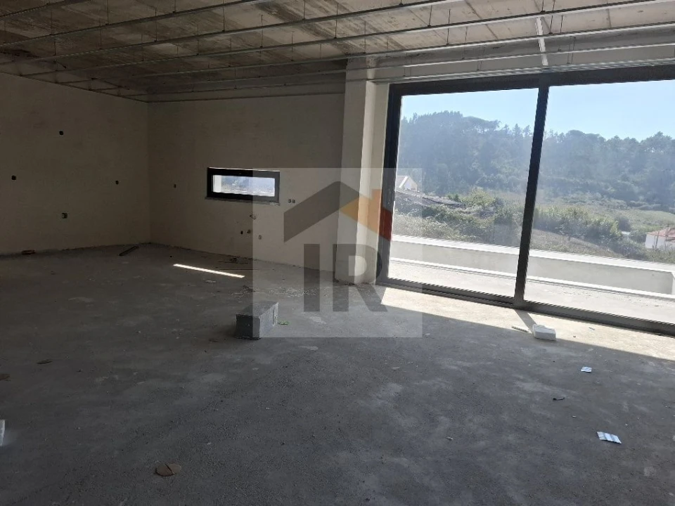 Moradia T4 para Venda em Salir de Matos Foto 16