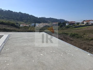 Moradia T4 para Venda em Salir de Matos