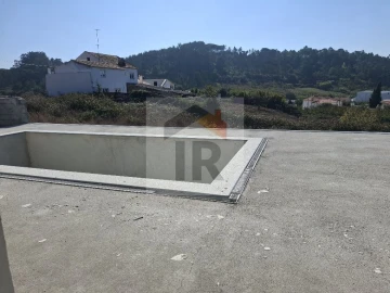 Moradia T4 para Venda em Salir de Matos