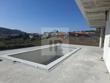 Moradia T4 para Venda em Salir de Matos