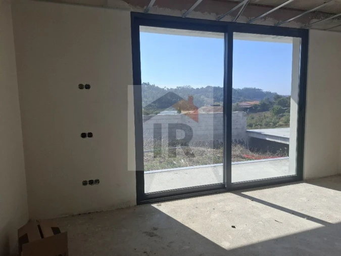 Moradia T4 para Venda em Salir de Matos Foto 22