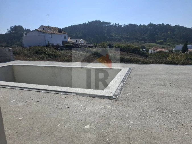 Moradia T4 para Venda em Salir de Matos Foto 10