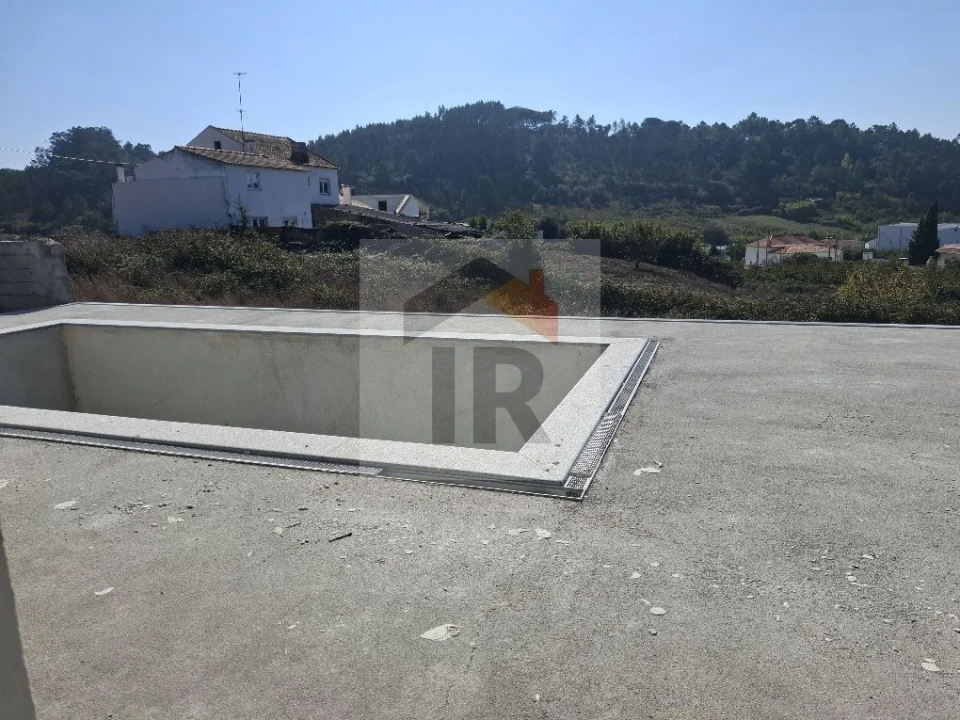 Moradia T4 para Venda em Salir de Matos Foto 10