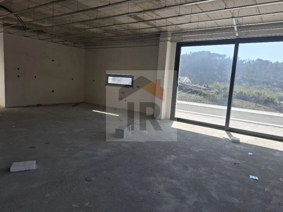 Moradia T4 para Venda em Salir de Matos Foto 15