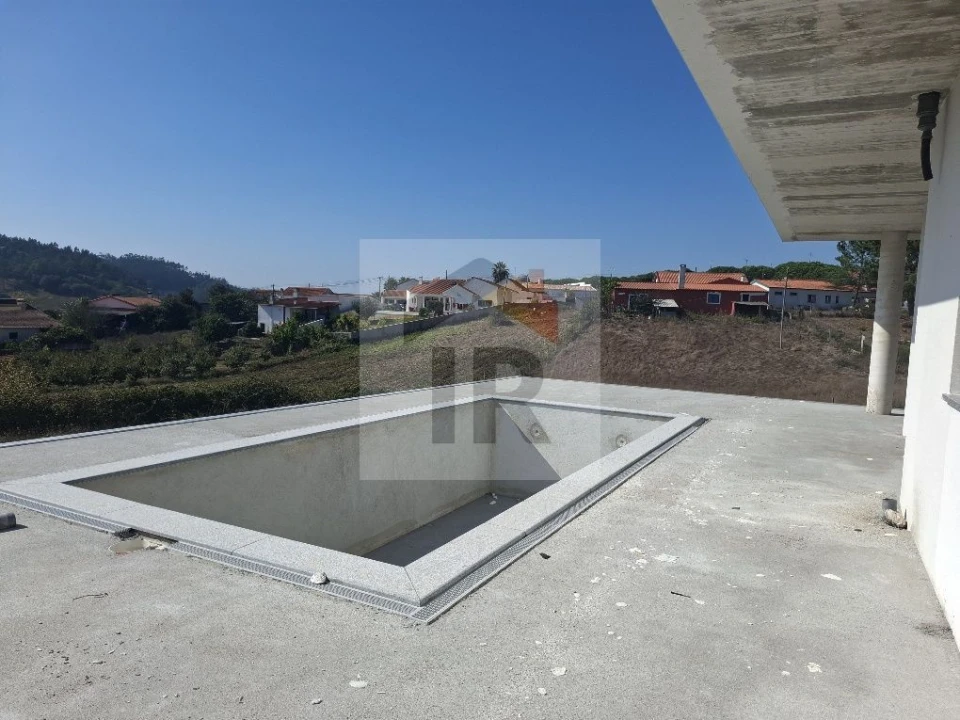 Moradia T4 para Venda em Salir de Matos Foto 27