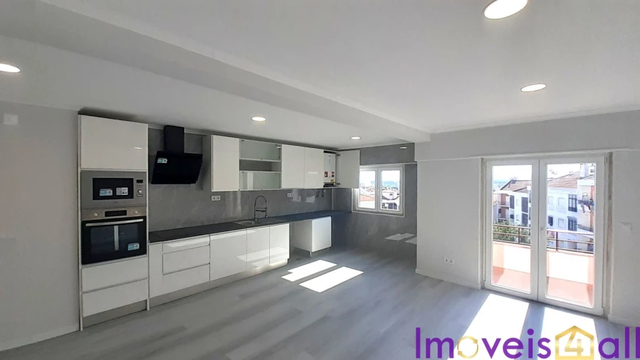 Apartamento T4 para Venda em Amora Foto 10
