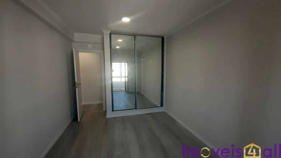 Apartamento T4 para Venda em Amora Foto 13