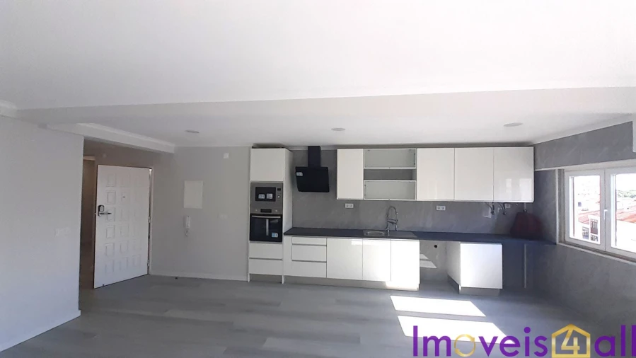 Apartamento T4 para Venda em Amora Foto 4