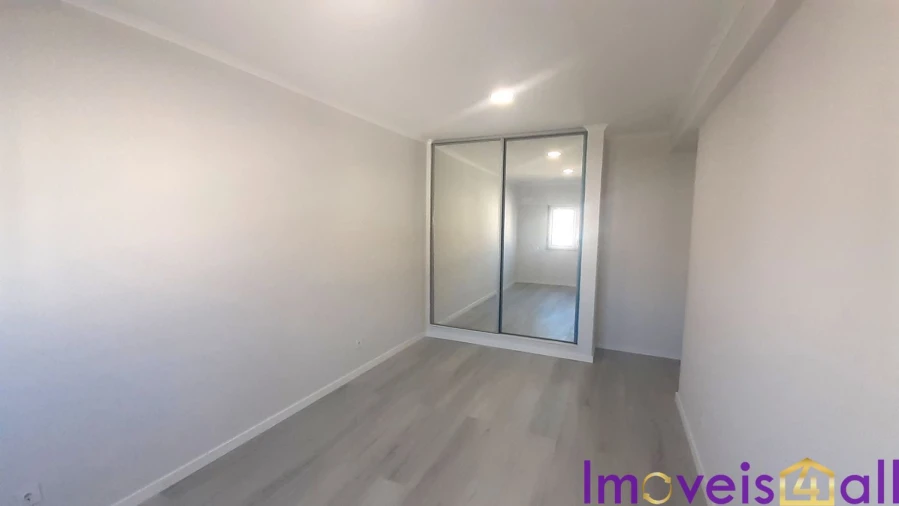 Apartamento T4 para Venda em Amora Foto 16